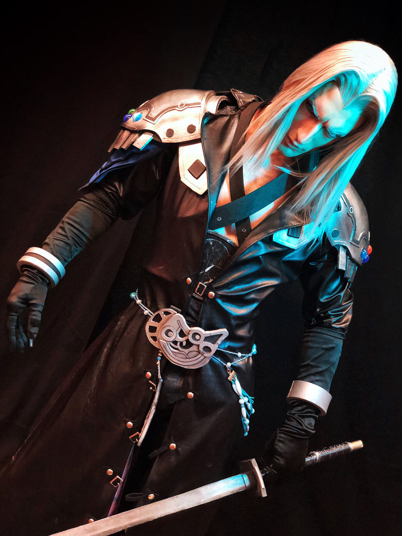 Illustration for article titled Sephiroth Cosplay Rises From The Flames